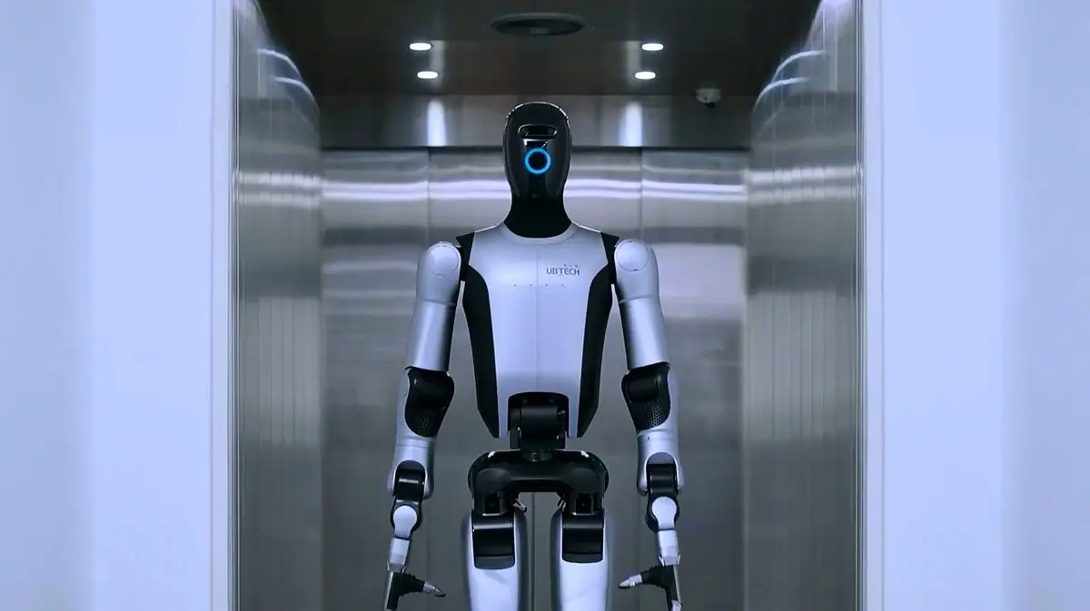 چین اولین ارتش ربات‌های انسان‌نما را به کارخانه‌ها فرستاد + فیلم