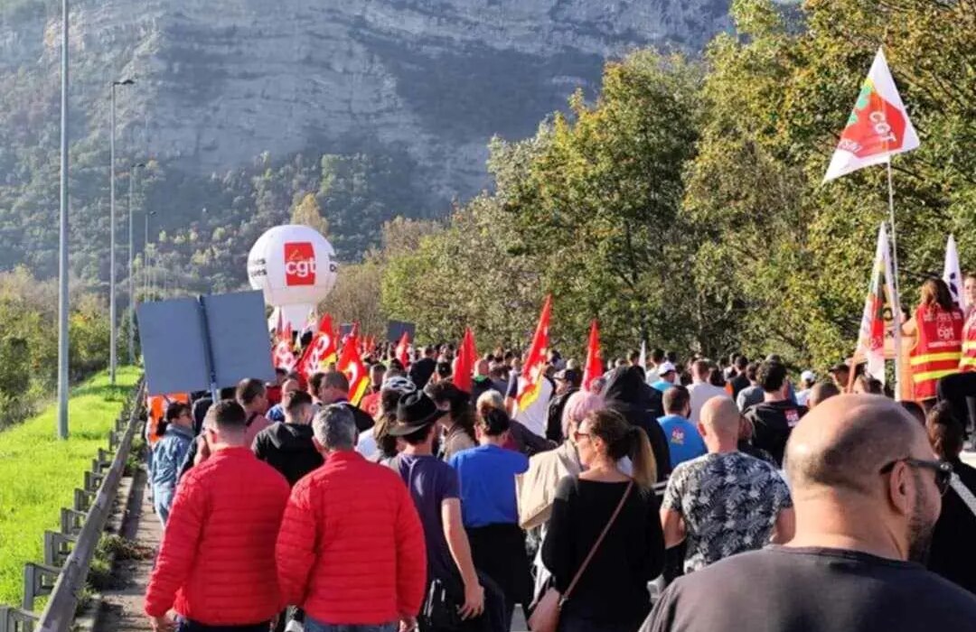 حمایت «WFTU» از مبارزه کارگران پتروشیمی‌های فرانسه