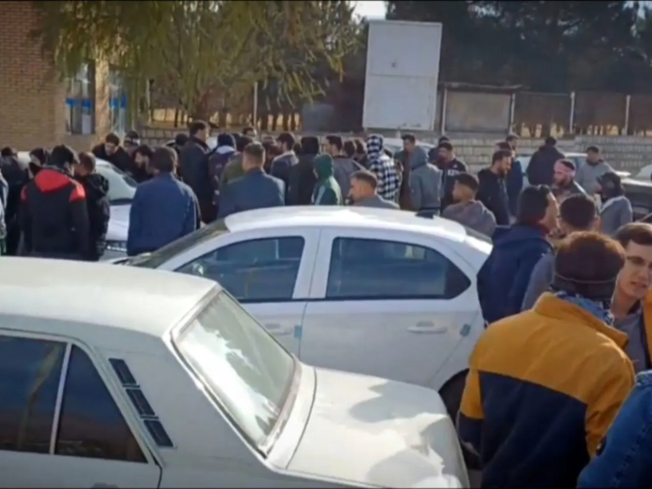 اعتراض کارگران کارخانه کرپ ناز کرمانشاه به معوقات مزدی