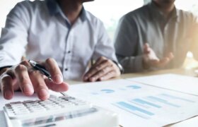 محرومیت کارگران قراردادی از حق دریافت سنوات پایان دوره/ مدیران روابط کار و تشکل‌های کارگری…