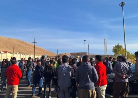 اعتراض کارگران معدن زرشوران تکاب/ مزایای مزدی نمی گیریم